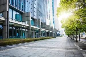Loty do Glasgow: jak znaleźć tanie bilety (Google Flights, dni tygodnia), najtańsze lotniska i dojazd z lotniska do centrum — praktyczny przewodnik.